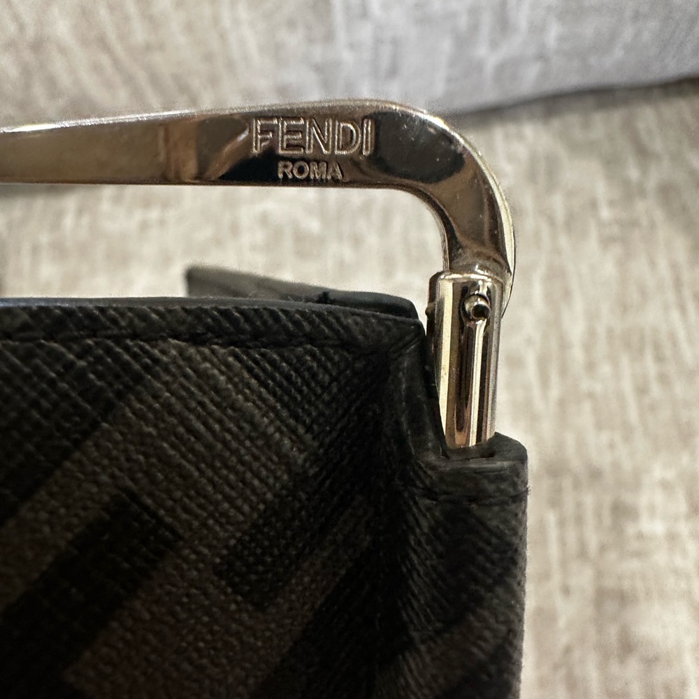 ✨💎NWOT💎✨ Men’s FENDI Bi-fold Wallet w/ Dustbag and gift. - Picture 4 of 7